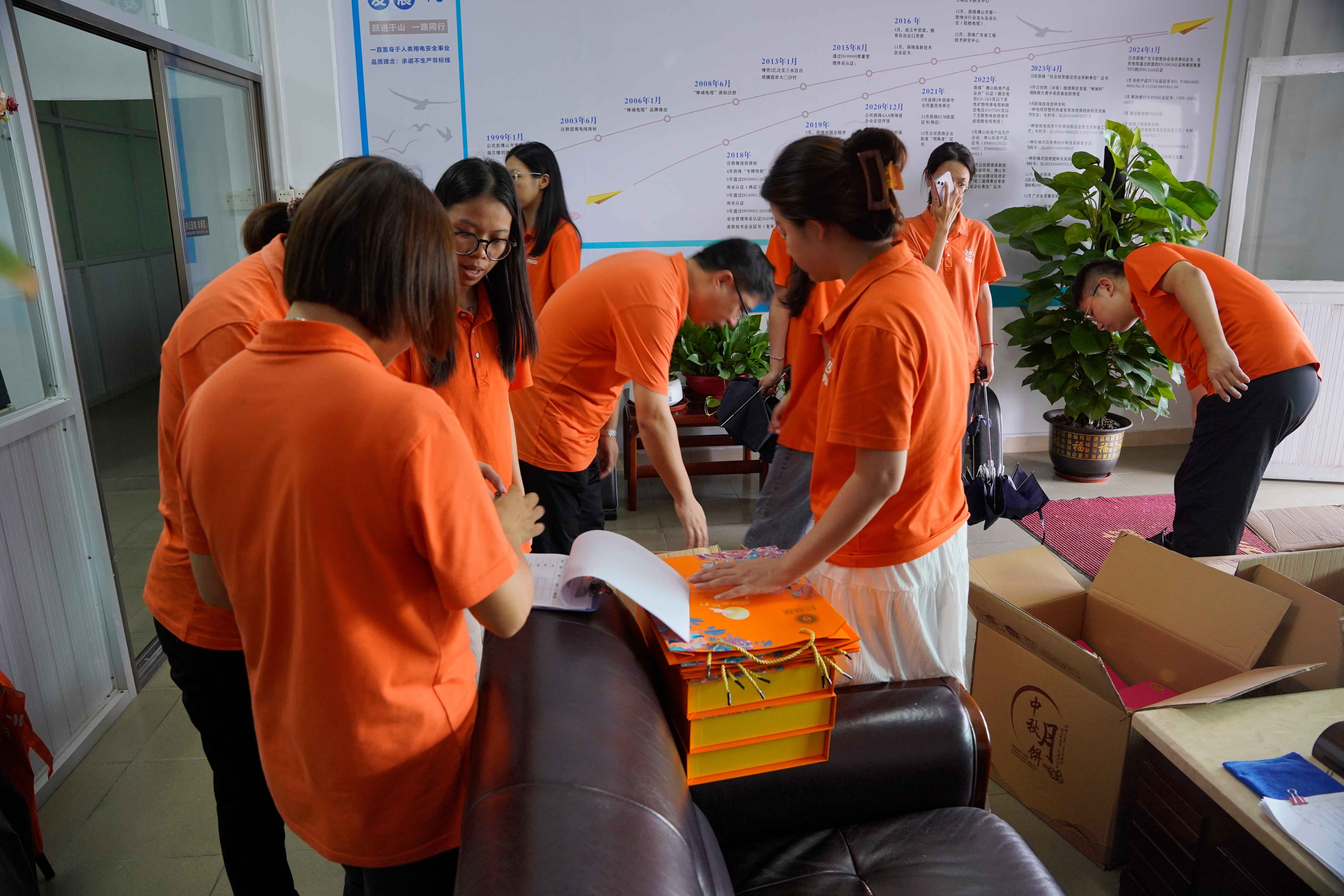 情滿中秋，月餅飄香丨禪誠電纜為員工發(fā)放月餅，傳遞關(guān)愛