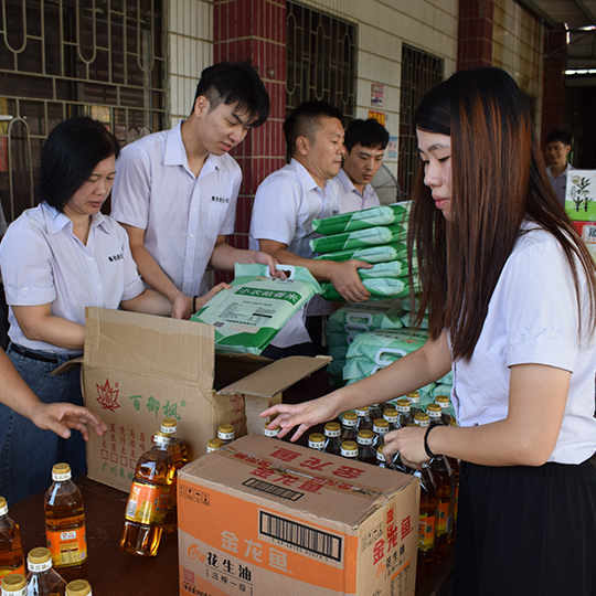 給70歲老人送中秋禮品